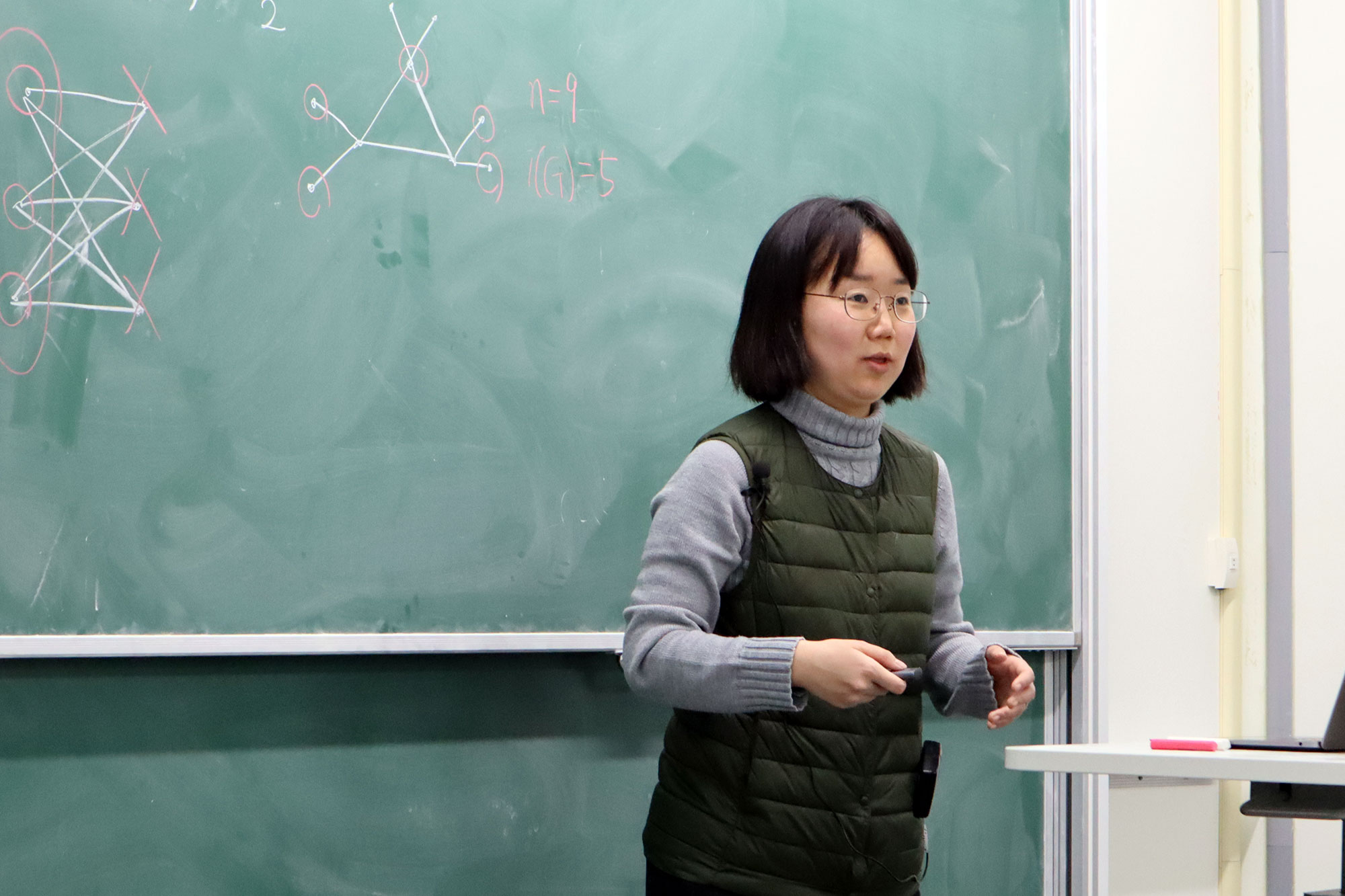 Eun-Kyung Cho (조은경) gave a talk on the minimum independent dominating ...