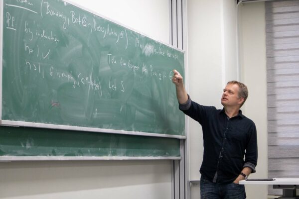 Jozef Skokan gave a talk on finding a collection of paths such that for every pair e, f of edges, the collection has a path having e but not f at the Discrete Math Seminar