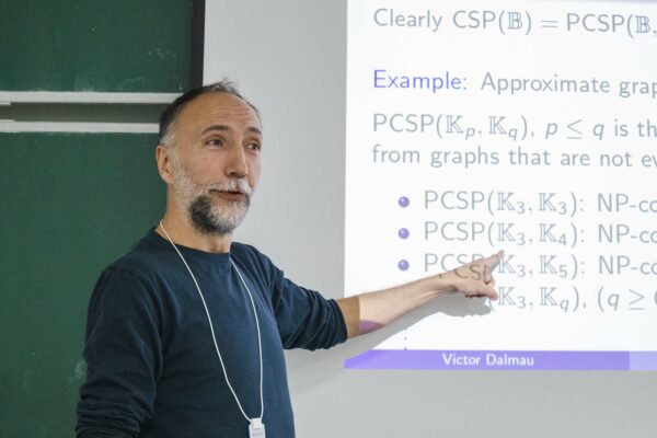 Víctor Dalmau gave a talk on the right adjoints of Datalog Programs at the Discrete Math Seminar