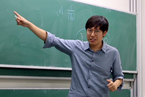 Kyeongsik Nam (남경식) gave a talk at the Discrete Math Seminar on the behavior of a random walk in a dependent percolation model