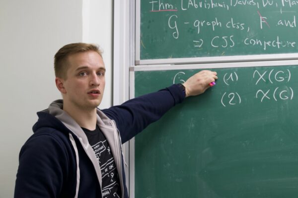 Marcin Briański gave a talk at the Discrete Math Seminar on the existence of large Burling graphs or large complete graphs on string graphs of  very large chromatic number