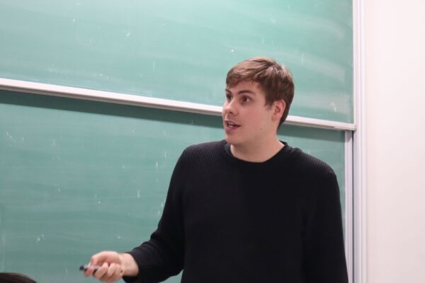 Tuukka Korhonen gave a talk on a dynamic algorithm for maintaining a tree decomposition of a graph at the Discrete Math Seminar