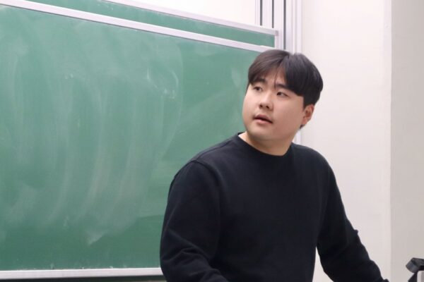 Hyunwoo Lee (이현우) gave a talk on the proof of the Erdős-Szemerédi sunflower conjecture at the Discrete Math Seminar